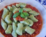Foto del passaggio 3 della ricetta Gniochi di patate con spinaci
