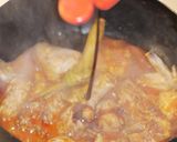 Foto langkah ke 3 dari resep Ayam Telur Semur Pedas.