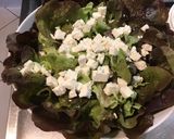 Une image de l'étape 5 de Salade feuille de chêne aux noix, feta et persil frais (avec sauce fruitée).
