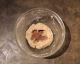 Foto del passaggio 3 della ricetta Castagne di frolla con datteri cioccolato fondente e castagne
