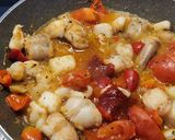 Foto del paso 5 de la receta: Estofado de patatas con rape, sepia, langostinos y almejas