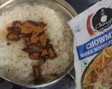A picture of step 2 of Noodles pizza.