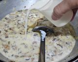 Foto langkah ke 3 dari resep Creamy Mushroom Sauce🍄‍🟫🍕🥩🥗🍝😋.
