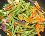 Foto langkah ke 3 dari resep Tumis Sayur Telur Orak Arik.