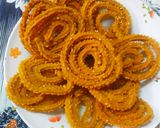 खमंग खुसखुशीत चकली (chakali recipe in marathi) रेसिपी स्टेप 5 फोटो 