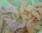 Hình bước làm 2 của món Da gà và bánh tráng chiên giòn rắc chà bông