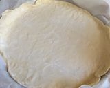 Foto del paso 1 de la receta: Pizza casera con quesos, alcachofas, palmitos y salchichón ibérico