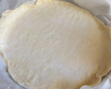 Foto del paso 1 de la receta: Pizza casera con quesos, alcachofas, palmitos y salchichón ibérico