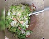 Foto langkah ke 5 dari resep Tumis buncis sawi putih.
