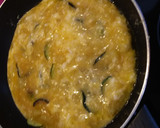 Foto del paso 4 de la receta: Tortilla de calabacín patata y queso