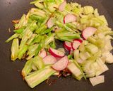 A picture of step 1 of Vegetarian Stir-Fried Vermicelli.