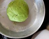 A picture of step 1 of Hariyali paratha.