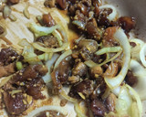 Foto langkah ke 3 dari resep Tumis Ayam Jamur kancing.