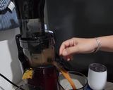 Foto langkah ke 5 dari resep Healthy Slow Juicer : Apel Wortel Tomat.