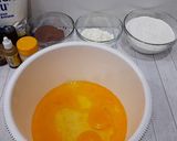 Foto langkah ke 2 dari resep Bolu marmer coklat (OVEN TANGKRING).