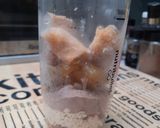 Foto langkah ke 1 dari resep Snickers Protein Smoothie.