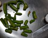A picture of step 1 of Green chilli Thecha.