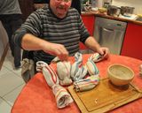Une image de l'étape 7 de Foie gras de canard au torchon (avec truffes pour ceux qui ont eu la chance d’être passés au marché de Sainte-Alvère dans le Périgord !).