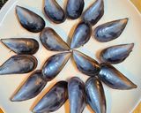 Foto del paso 6 de la receta: Ensalada fresca de mejillones con vinagreta de limón y chile