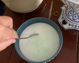 Foto langkah ke 2 dari resep Putu Ayu Lembut Loyang Besar.