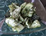 Une image de l'étape 3 de Tagliatelles de courgette et concombre marinés herbes ail et citron.