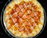 Foto langkah ke 4 dari resep Pizza Jagung Sosis Keju Simple.