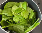 A picture of step 1 of Garlic and spinach khichadi.