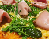 Foto del paso 4 de la receta: Pizza casera de mortadela, rucula y concentrado de albahaca 🌿