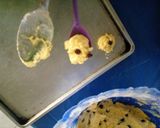 Foto langkah ke 7 dari resep Milky Vanila Choco Chips Cookies.