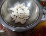 A picture of step 2 of Lehsuni Gobhi.
