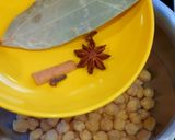 છોલે વીથ મસાલા પૂરી (Chhole With Masala Poori Recipe In Gujarati) રેસીપી સ્ટેપ1ફોટો