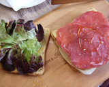 Foto del paso 3 de la receta: Sándwiches triples de pan de maíz con jamón curado de pavo