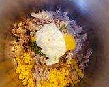 Foto del paso 3 de la receta: Tomates rellenos de jurel y choclo