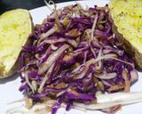 Foto del paso 9 de la receta Ensalada de col lombarda con atún, pepinillos y salsa agridulce