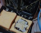 Foto langkah ke 5 dari resep Roti Bakar Coklat Keju.