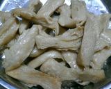 Hình bước làm 2 của món Mì Căn Kho Đậu Phộng (Món Chay)
