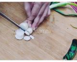 A picture of step 1 of Cantonese Soupy Noodles.