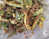 A picture of step 3 of Bhindi masala.