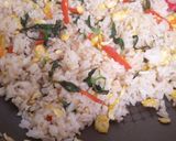 Foto langkah ke 3 dari resep Nasi Goreng Kemangi.