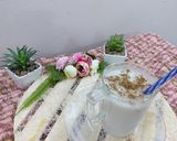 A picture of step 4 of Banana milk shake.