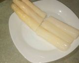 Foto del paso 1 de la receta: Espárragos blancos rebozados con jamón y queso