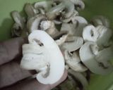 Foto langkah ke 2 dari resep Tumis Kangkung Jamur Kancing (bumbu tauco).