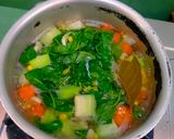 Foto langkah ke 4 dari resep Bening Bayam jagung wortel labu siam.