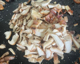 Foto del paso 3 de la receta: Arroz de secreto y setas shiitake