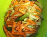 Foto langkah ke 6 dari resep Acar Timun Wortel Bumbu Kuning.