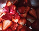 صورة لخطوة 2 من وصفة ميلك شيك الفراولة 🍓 Strawberry Milkshake