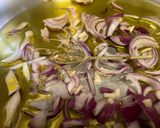 Foto del passaggio 2 della ricetta Cavolfiore con salsiccia in umido