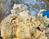 Hình bước làm 2 của món Bánh Mì Nhân Gà Xé Phô Mai