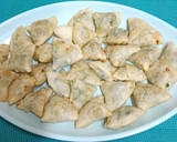 A picture of step 5 of Pop In The Mouth ----- Mini Spinach & Cheese Samosas with home-made spring roll wrapper.