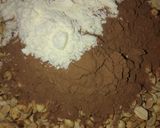 Foto langkah ke 2 dari resep Kue Kacang Coklat.